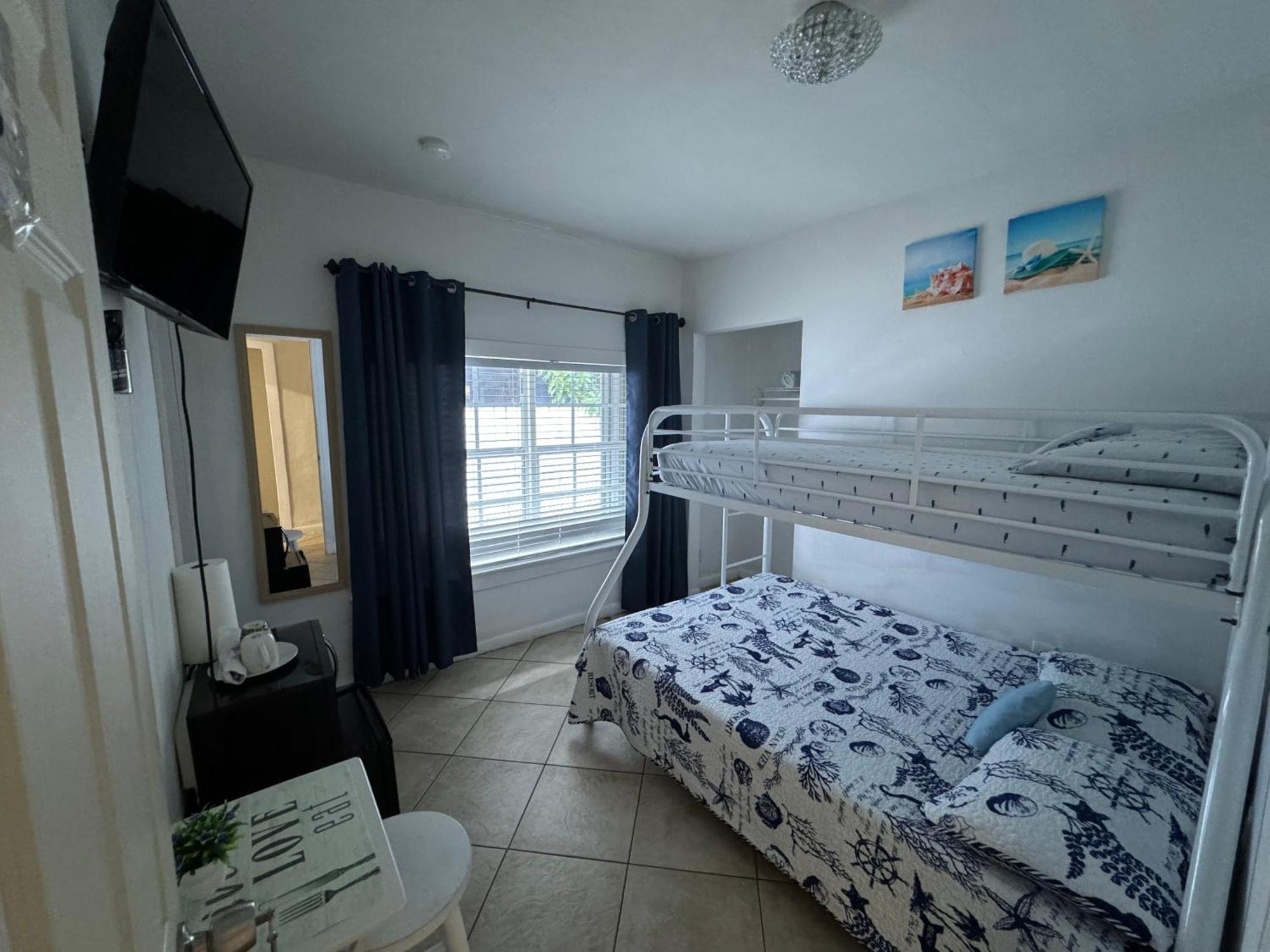 B5 Best Value On Private Bedroom With Private Bathroom In Little Havana, Miami Esterno foto